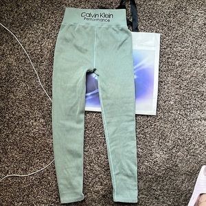 Calvin Klein leggings size small in mint green